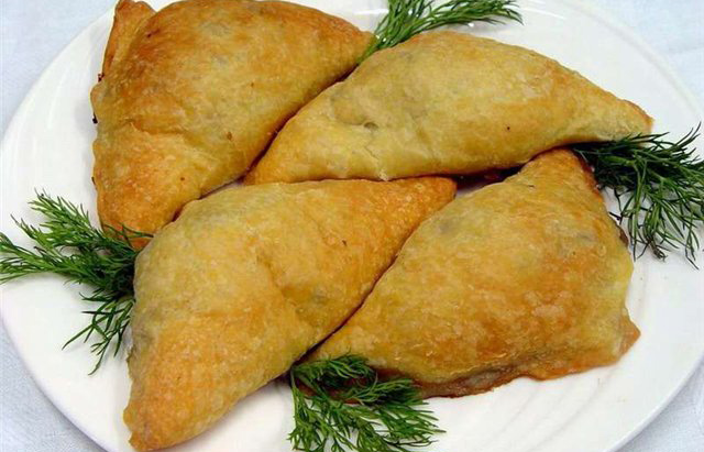 Картофельные пирожки с грибами или овощным фаршем