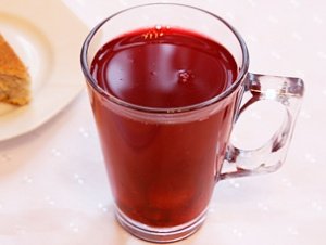 Компот из свежих яблок и вишни